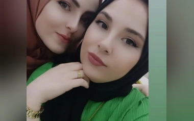 Türbanlı Karısını Paylaşıyor